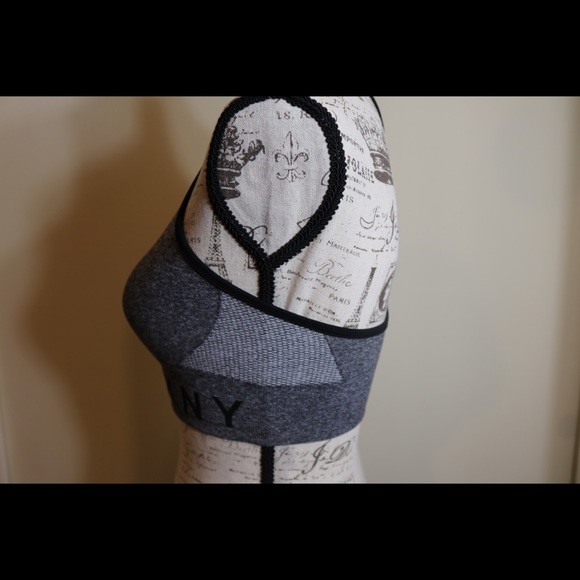 New DKNY sports bra Strappy back size small gray - Picture 5 of 8